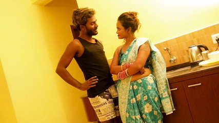 सेक्सी गंदी भाभी रसोई कक्ष में अपनी डेबोरजी के साथ चुदाई कर रही है