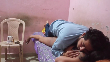 मकान मालकिन ने लड़की को फेंककर छोड़ दिया।