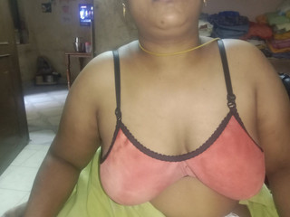 तमिल उमा अपनी गर्म चूत फैलाती है और पति अपनी उंगली से दूर देखता है और उसमें से तरल पदार्थ निकलता है भाग 2