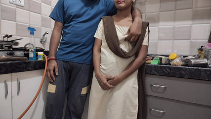 देसी लड़की को कॉलेज जाने से पहले उसके सौतेले भाई ने चोद दिया