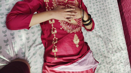 बड़ी गांड वाली पूरी प्राकृतिक सुंदर देसी लड़की की चुदाई।