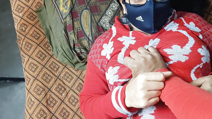 पति ने अपनी पत्नी को ससुराल में बिस्तर पर छुपकर चोदकर सारा वीर्य निकाल दिया।