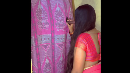 सौतेली माँ पहली बार ग्लोरी होल का प्रयास करें