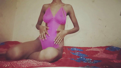 सेक्सी सुपर हॉट टीना भाभी ने अपने बॉयफ्रेंड से अपने मम्मे चुसवाये और उसका लंड भी चूसा