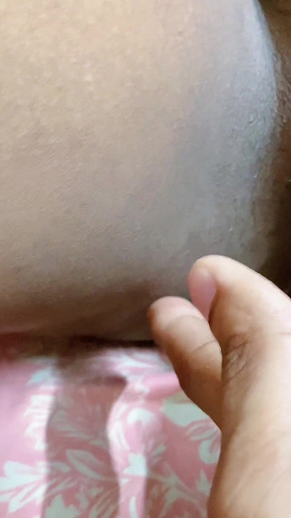 कामकाजी लड़की की चूत की चुदाई घर में मालिक के पास है