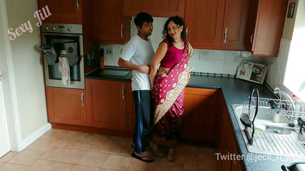 युवा भारतीय भाभी ने अपने सौतेले भाई के साथ मिलकर अपने पति को धोखा दिया - हिंदी भाभी देवर सेक्स स्टोरी पीओवी