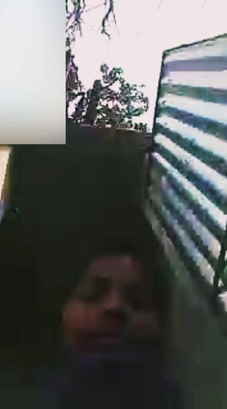 देसी प्रेमिका गर्म युवा बिल्ली दिखा रही है