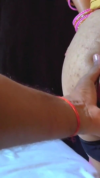 देसी भाभी ने अपने पति के छोटे सौतेले भाई से अपनी कल्पना पूरी की