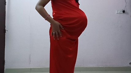 कॉलेज प्रेमिका गर्भवती बिल्ली पम्पिंग