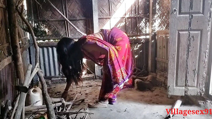 गांव की पत्नी की आउटडोर में डॉगी स्टाइल में चुदाई,villagesex91 द्वारा आधिकारिक वीडियो