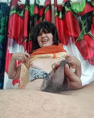 धोखेबाज़ फूहड़ पत्नी ने छुट्टी पर सबसे अच्छे दोस्त को चोदा!