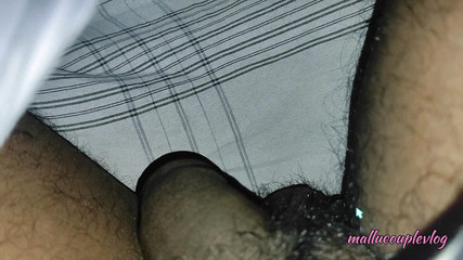 मेरे सौतेले बेटे के लंड के लिए होमनेड हैंडजॉब