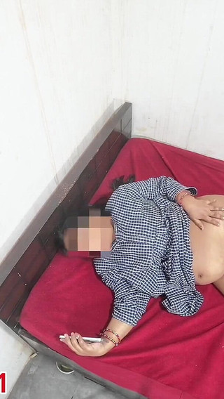 पति ने 7 महीने की गर्भवती पत्नी की चूत में वीर्य कमशॉट के साथ चोदा