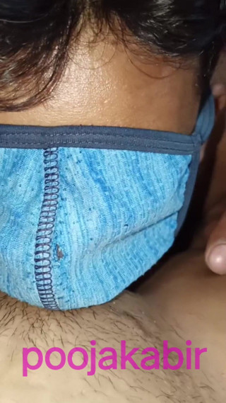 पति के सामने मकान मालिक, उसके दोस्त ने वसूला किराया