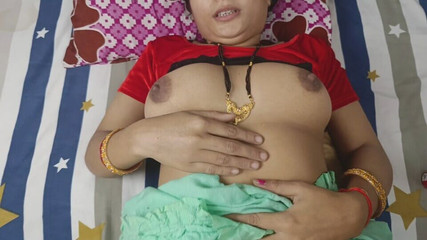 भारतीय हॉट भाभी अपने पति के साथ बेहद रोमांटिक चुदाई का आनंद ले रही हैं