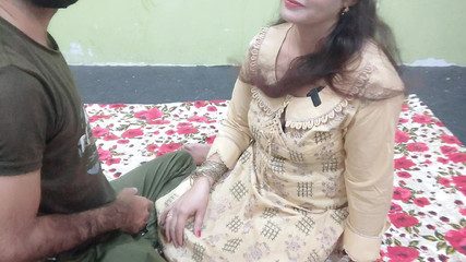 लंबे समय के बाद, मैं अपनी भारतीय देसी गर्लफ्रेंड से मिला। उसे नया कमरा दिखाया और एक बेहतरीन सेक्स हिंदी ऑडियो सुनाया