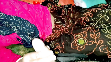 सेक्स की कोशिश कर रही भारतीय गांव की देसी हॉट कामुक भाभी