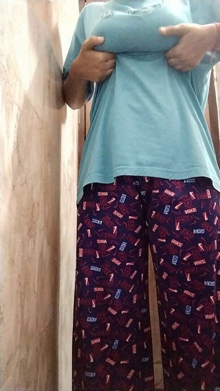 हॉट इंडियन गर्लफ्रेंड ने मेरे लिए यह वीडियो बनाया