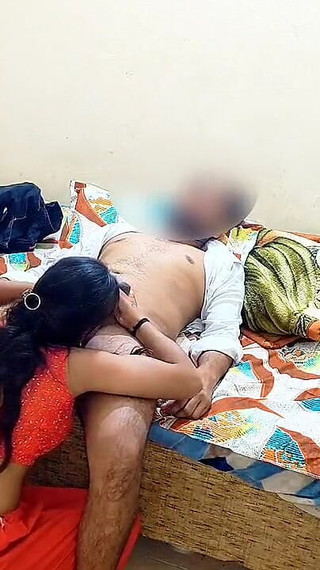 भारतीय बहू को डेवर द्वारा उसकी तंग बिल्ली में चोदा गया