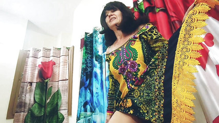 एमेच्योर फूहड़ पत्नी दिखाती है कि उसे कास्टिंग में क्या पसंद है