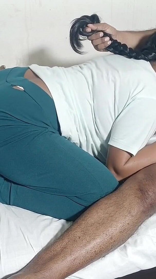 शिक्षक ने पहली बार मासूम वर्जिन छात्र की क्रीमपाइ कमशॉट में चुदाई की