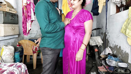 तुम्हारा सौतेला भाई घर पर नहीं है, जल्दी से अपनी भाभी को चोदो, भाभी ने हिंदी आवाज में कहा!