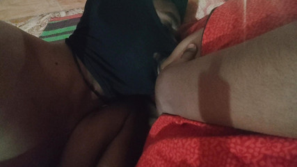 सुखद अंत के साथ बेहद कामुक स्तनों को चूसना