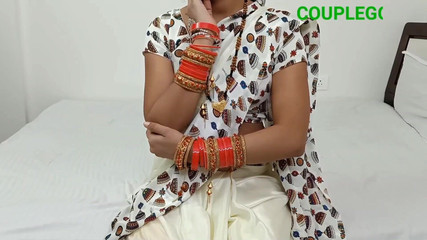 सफेद साड़ी में आप और भी खूबसूरत लगती हैं