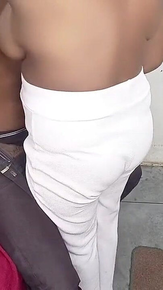 मेरे सौतेले भाई ने मेरे साथ कमरा साझा किया और मेरी तंग कुंवारी बिल्ली को बाहर चोदा