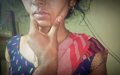 मेरे घर पर एक युवा लड़की, वह राजकोट में हमारे घर पर थी, मैंने अपने कमरे में उसकी गांड मारी।