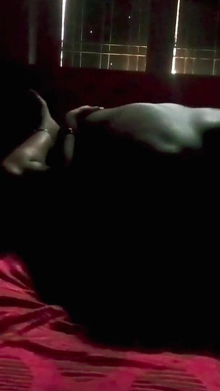 बीबीसी गाइ भारतीय नवविवाहित लड़की के साथ उनके घर पर