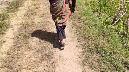 देवर ने भाभी को खेत में ले जाकर सेक्स किया