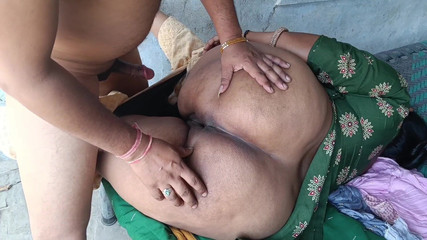 नवविवाहित गांव की देसी भाभी ने अपने जीजा से अपनी कसी हुई गांड बहुत प्यार से मरवाई