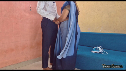 भारतीय सौतेली माँ सौतेले बेटे को ऑफिस के लिए मदद करना चाहती है