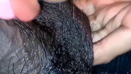 वर्जिन लड़की ने पहली बार चॉकलेट खाई