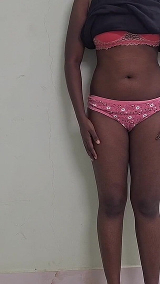 भाग 1: अपनी गर्लफ्रेंड के साथ खड़े होकर चुदाई (कपड़े उतारना और फोरप्ले)