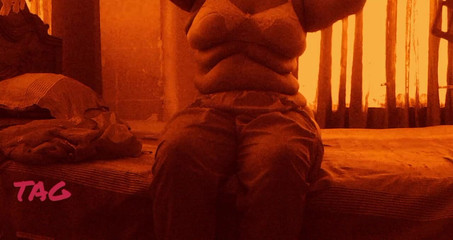 विशाल चूची एमआईएलए प्रेमिका अंततः भाग्यशाली प्रेमी बड़े मुर्गा द्वारा गड़बड़ कर दी गई।