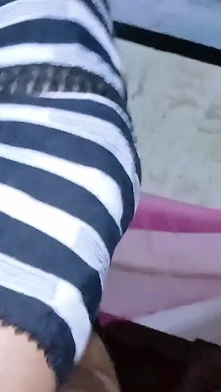 पति और पत्नी का नया रोमांटिक चुदाई सीन देखें। एक देहाती औरत की अद्भुत चुदाई.