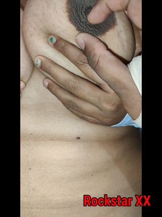 देसी हाउस कट पत्नी की चूत में उंगली