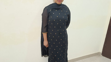 18 साल पुरानी कॉलेज एक्सगर्लफ्रेंड की मुलाकात 5 साल पहले हुई थी लेकिन वह इतनी हॉट थी और क्रीमपाइ उधम मचाती थी और डॉगी स्टाइल में चोद रही थी