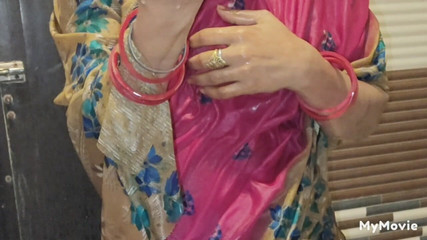 प्रिया भाभी ने पूरा स्नान किया और बब्बी फ्रेंड द्वारा रिकॉर्ड किया गया