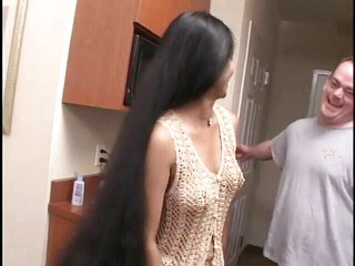 भारतीय बड़ी गांड और बालों वाली कुतिया को दो बड़े लंड मिलते हैं