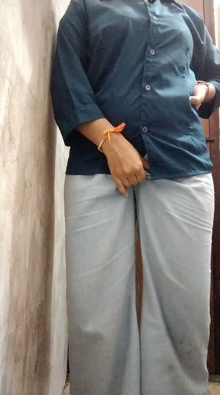 घर पर हॉट देसी किशोर लड़की हस्तमैथुन