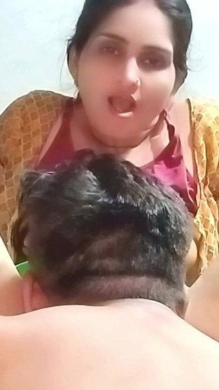 सौतेली बहन ने अपने सौतेले भाई को उपहार के रूप में उसे चोदने का मौका दिया