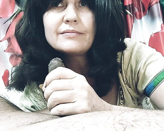 युवा और प्राकृतिक फूहड़ पत्नी बड़ा काला मुर्गा लेती है