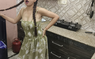 जीजा ने साली को घर में अकेला पाकर किचन में छोड़ दिया और जीजा ने मजे लिए