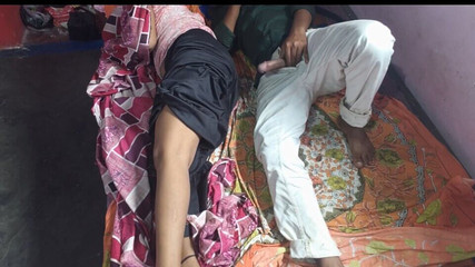 एक बिस्तर में सौतेला भाई और सौतेली बहन