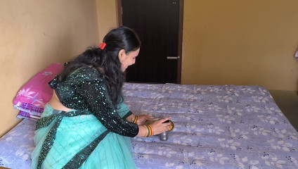 लड्डू खाना छोड़ दिया, नन्ही सौतेली बहन ने लगाई बीस हजार में छलांग