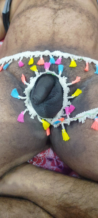 सेक्सी भोजपुरी भाभी अपने पति के दोस्त के साथ बेडरूम में एन्जॉय कर रही हैं