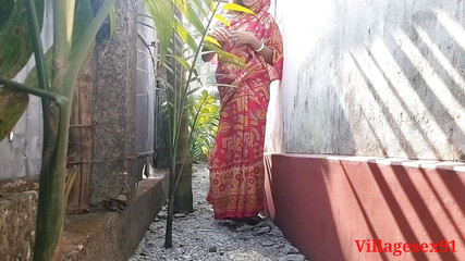 दिन में आउटडोर चुदाई गाँव की पत्नी